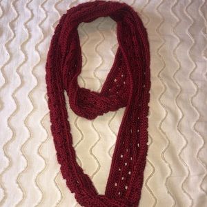 A burgundy scarf !